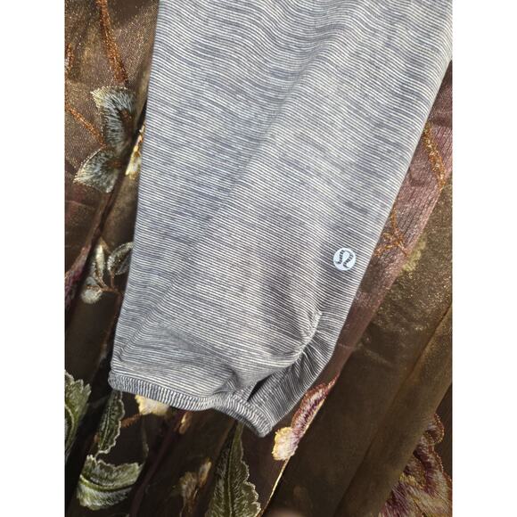 Lululemon Train Times Crop 17" size 6 Wee Are From Space Ice Grey Alpine White - Picture 4 of 13